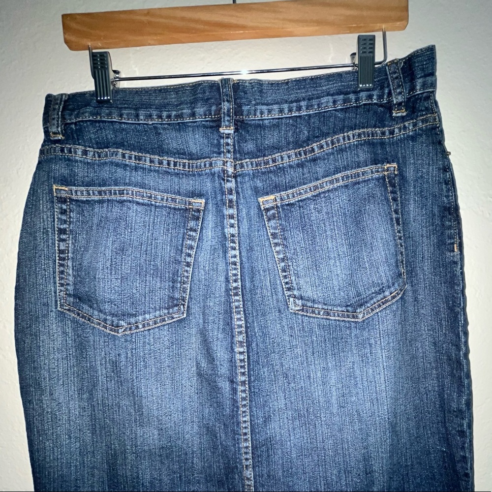 Denim Skirt. American living Pencil skirt. Size 8 - Picture 3 of 4